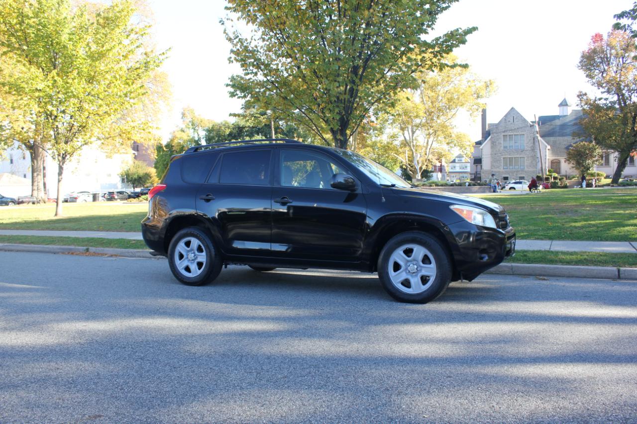 Toyota RAV4 Base I4 4WD with 3rd Row 2007