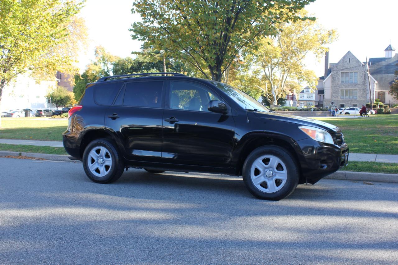 Toyota RAV4 Base I4 4WD with 3rd Row 2007