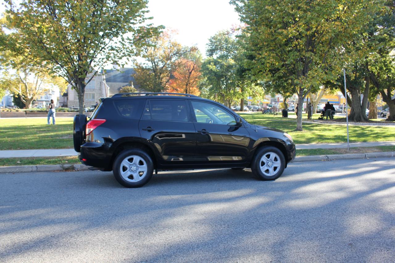 Toyota RAV4 Base I4 4WD with 3rd Row 2007