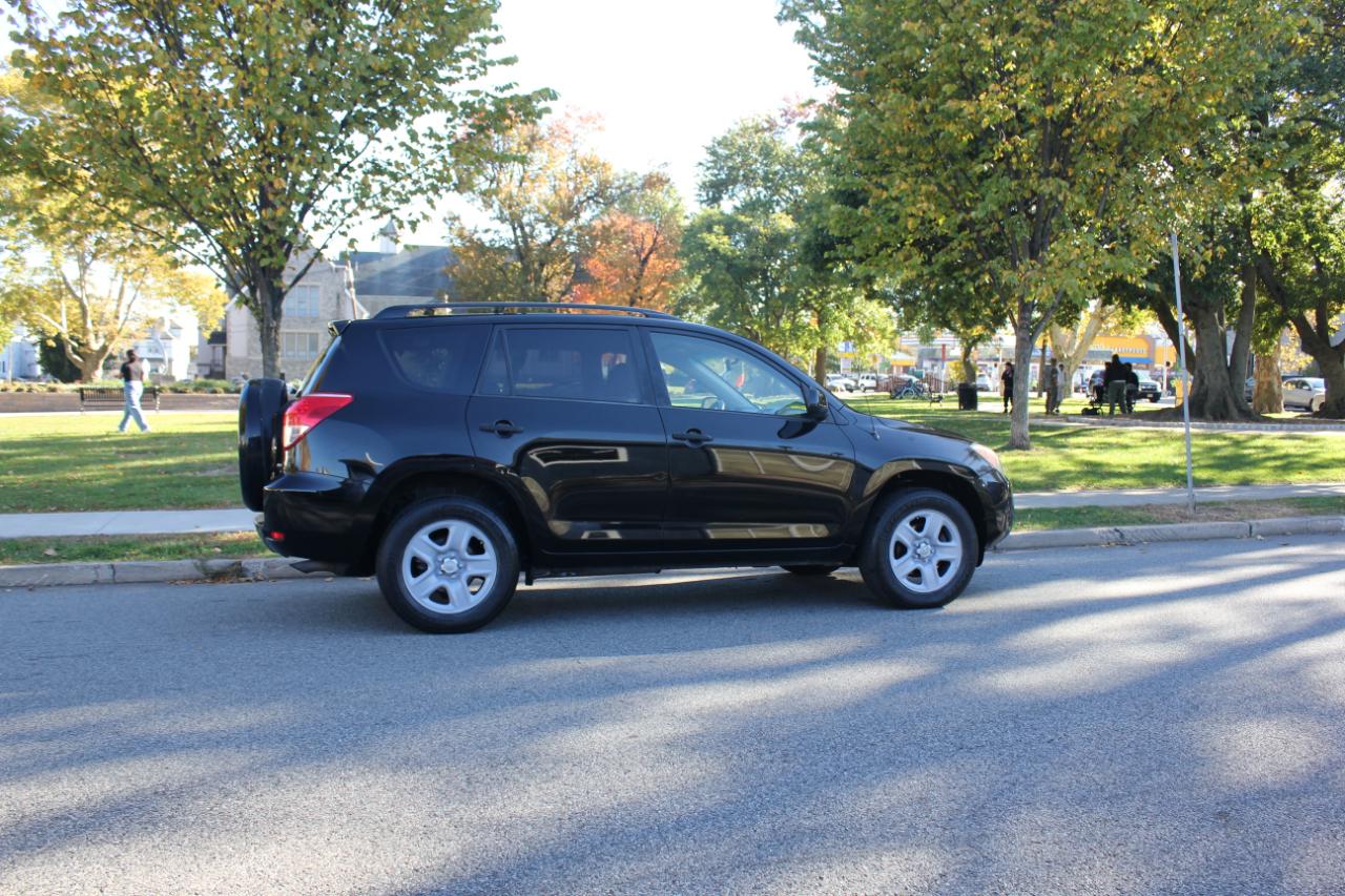 Toyota RAV4 Base I4 4WD with 3rd Row 2007