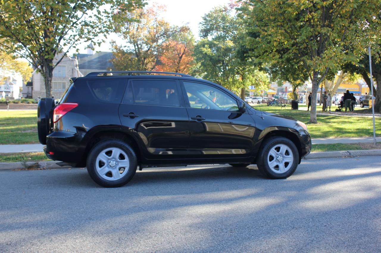 Toyota RAV4 Base I4 4WD with 3rd Row 2007