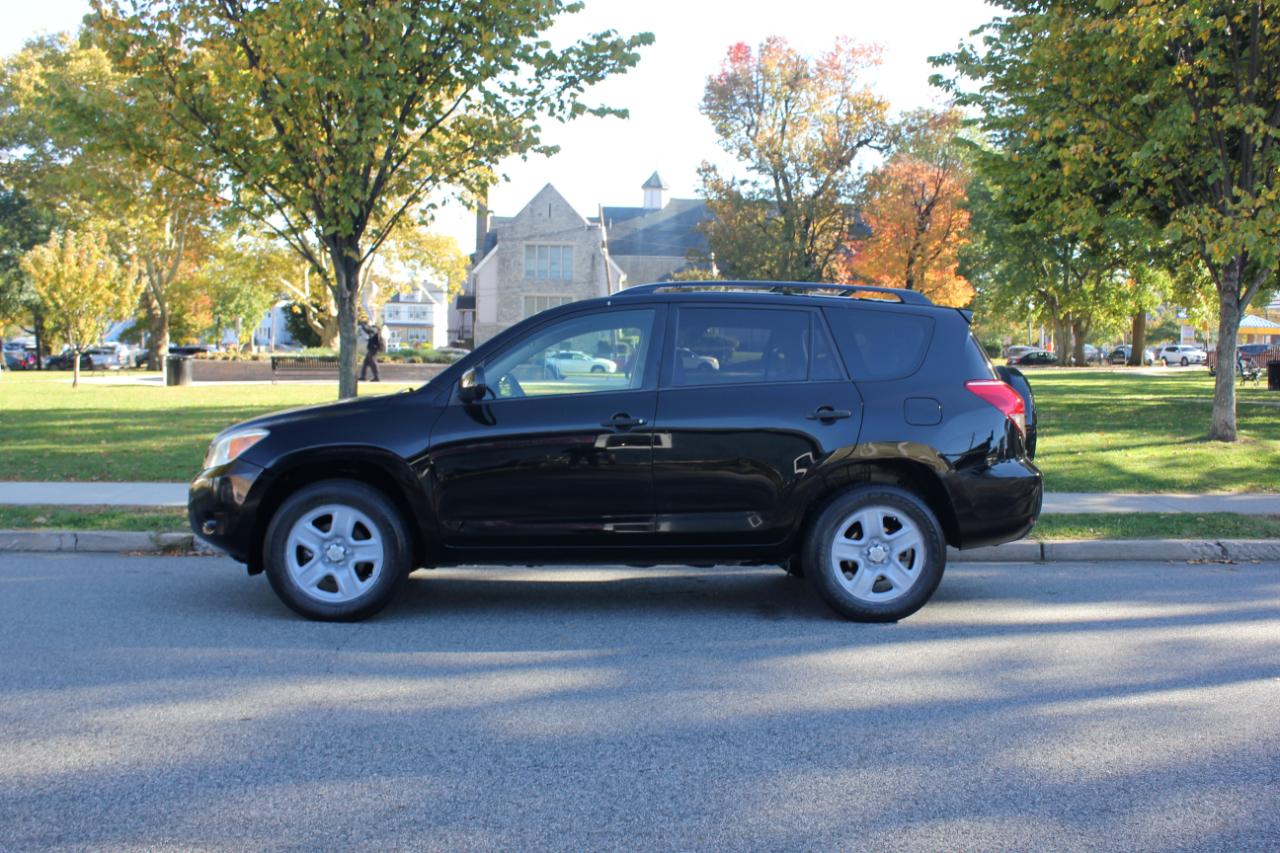 Toyota RAV4 Base I4 4WD with 3rd Row 2007