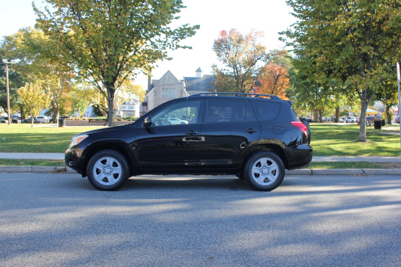 Toyota RAV4 Base I4 4WD with 3rd Row 2007