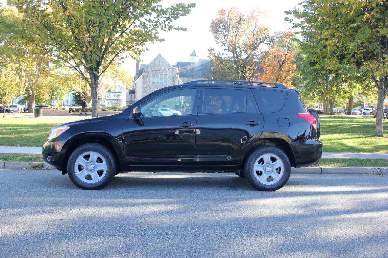 Toyota RAV4 Base I4 4WD with 3rd Row 2007