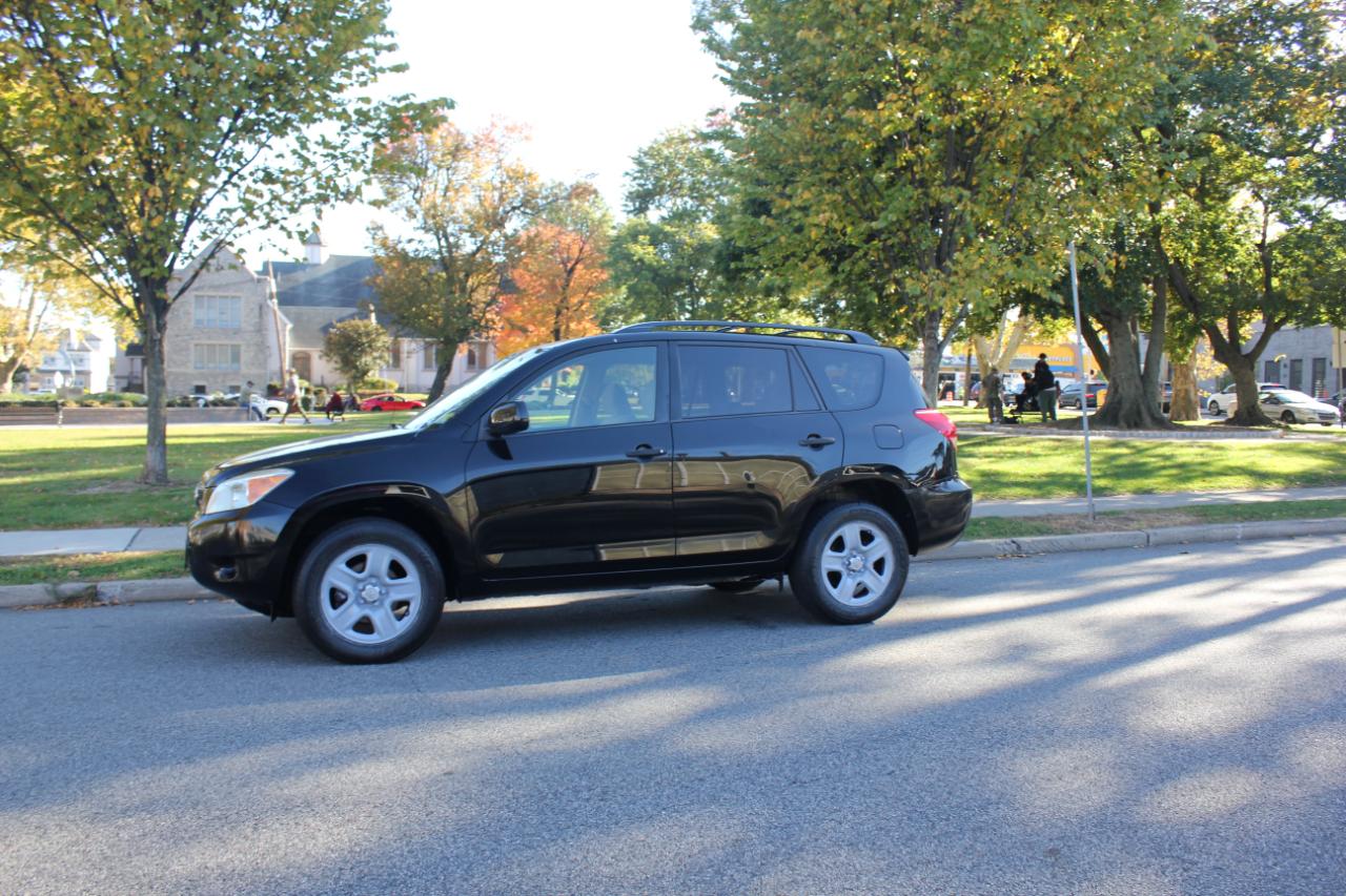 Toyota RAV4 Base I4 4WD with 3rd Row 2007