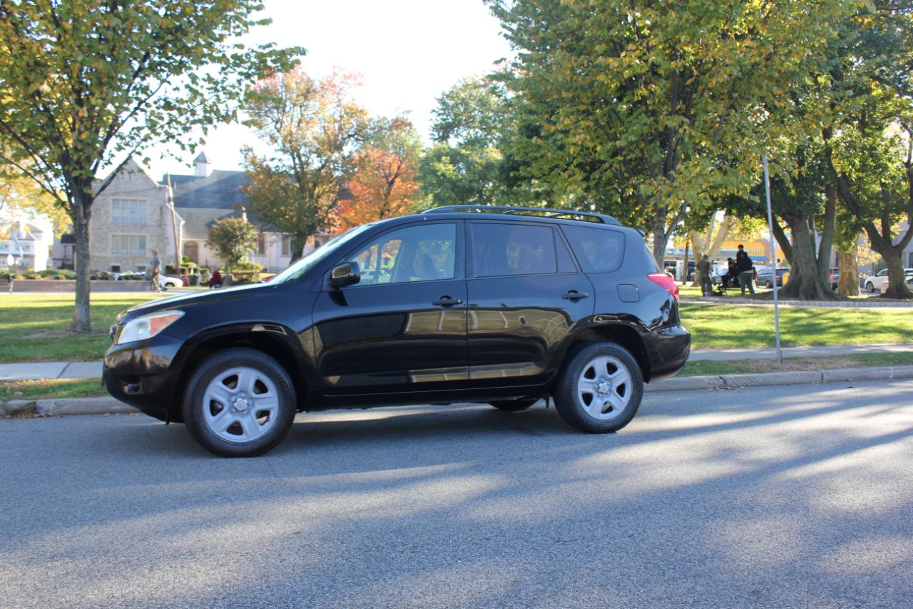 Toyota RAV4 Base I4 4WD with 3rd Row 2007