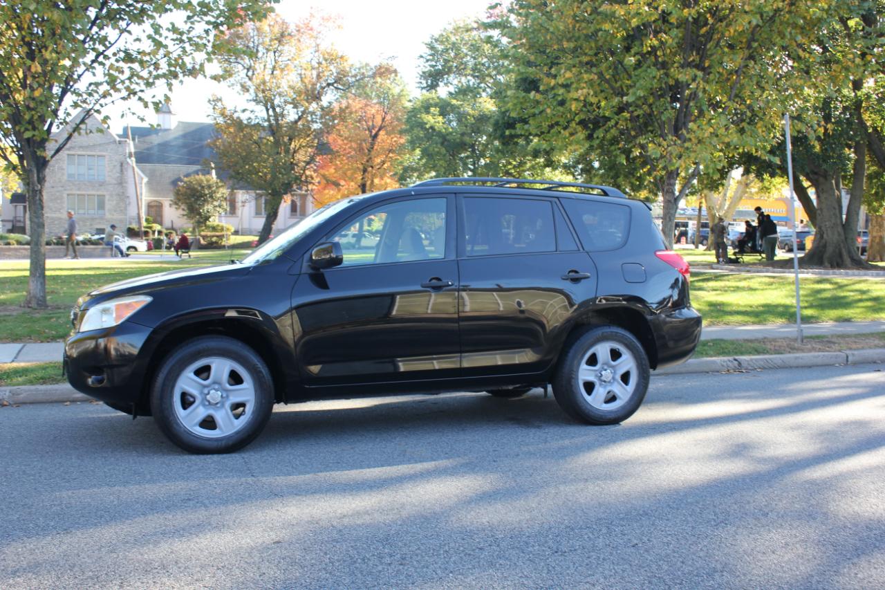 Toyota RAV4 Base I4 4WD with 3rd Row 2007