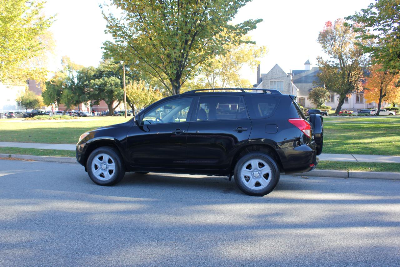 Toyota RAV4 Base I4 4WD with 3rd Row 2007