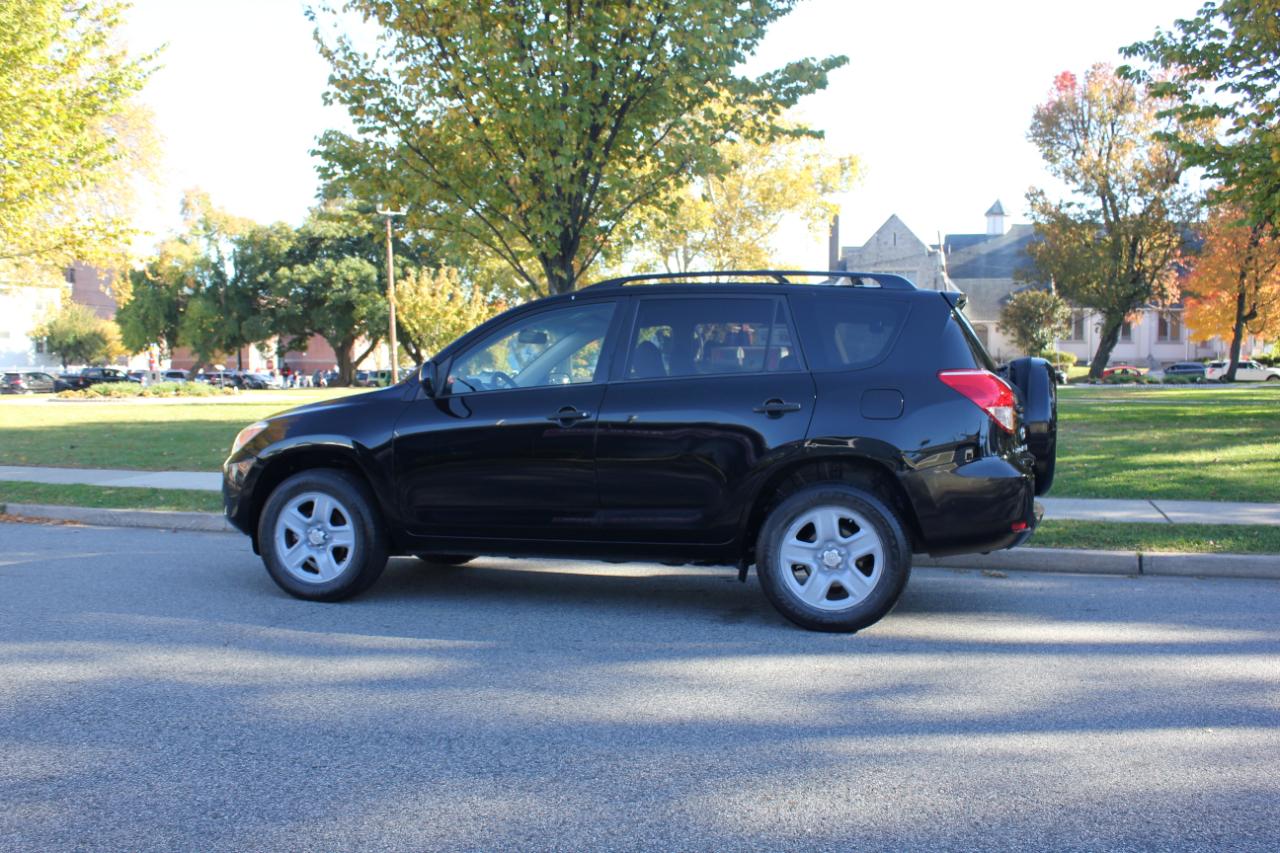 Toyota RAV4 Base I4 4WD with 3rd Row 2007