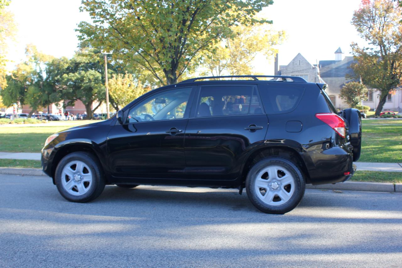 Toyota RAV4 Base I4 4WD with 3rd Row 2007