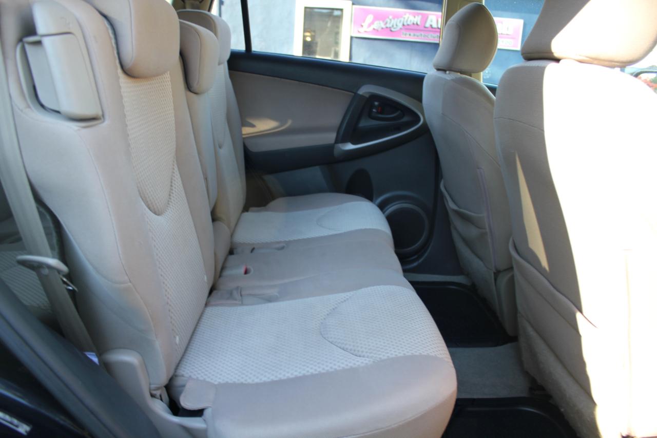Toyota RAV4 Base I4 4WD with 3rd Row 2007