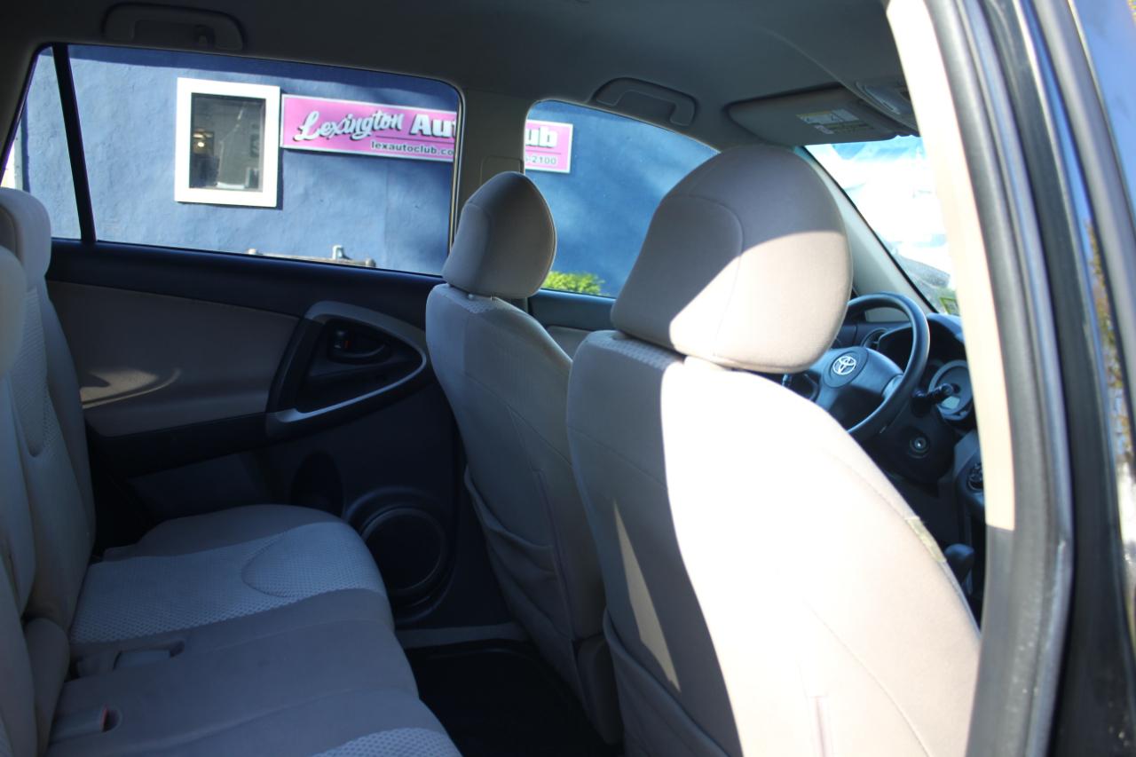 Toyota RAV4 Base I4 4WD with 3rd Row 2007