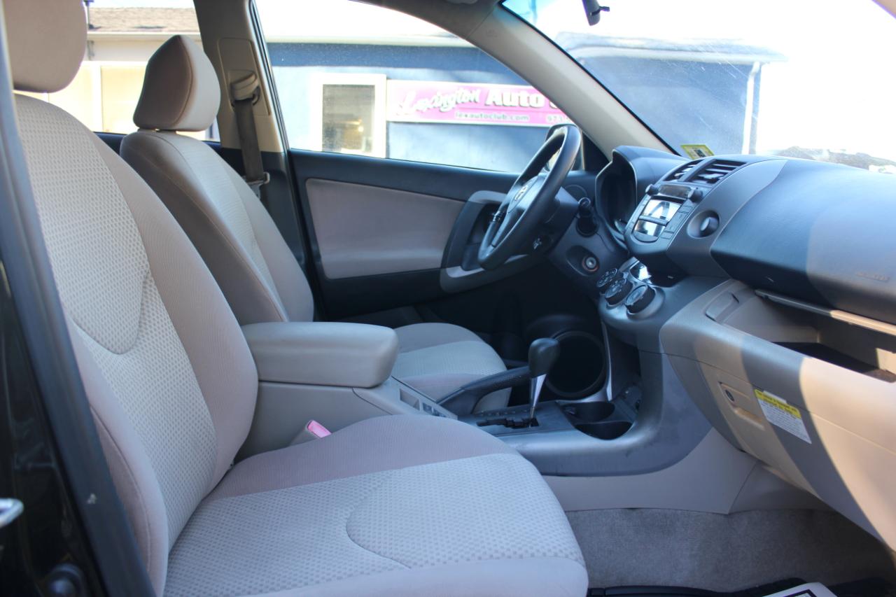 Toyota RAV4 Base I4 4WD with 3rd Row 2007