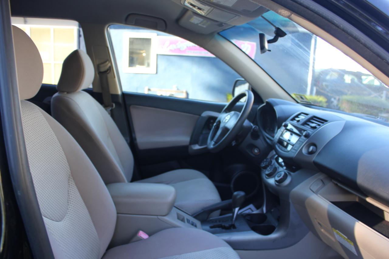 Toyota RAV4 Base I4 4WD with 3rd Row 2007