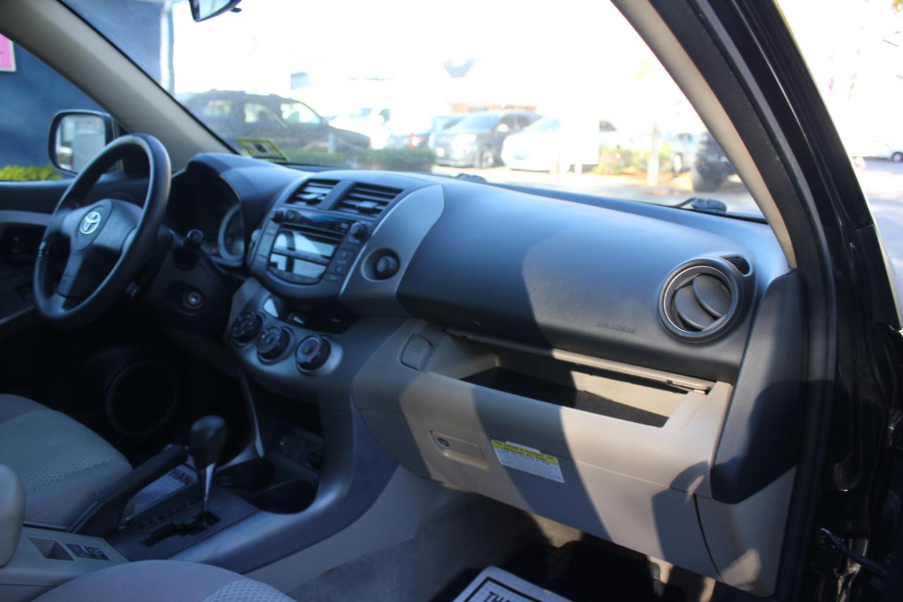 Toyota RAV4 Base I4 4WD with 3rd Row 2007