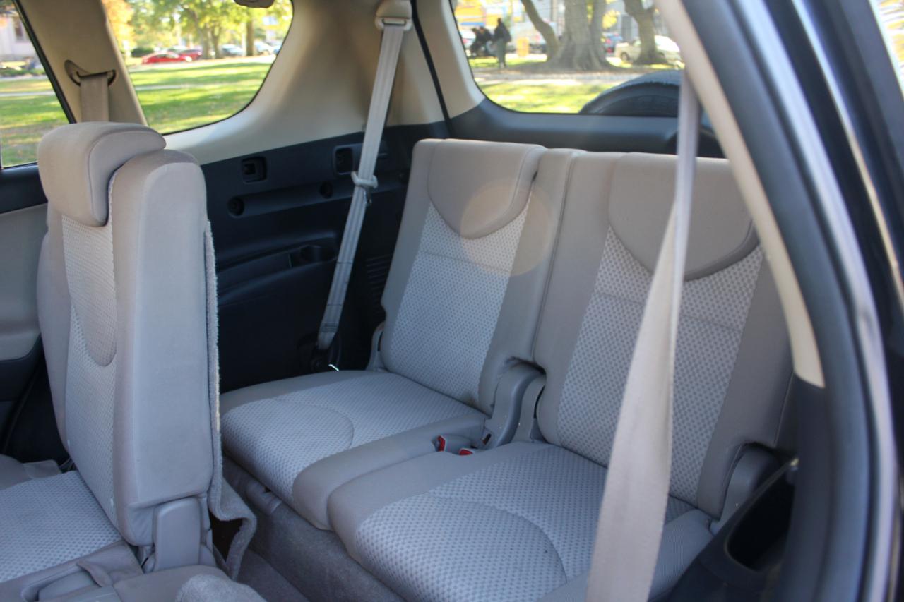 Toyota RAV4 Base I4 4WD with 3rd Row 2007