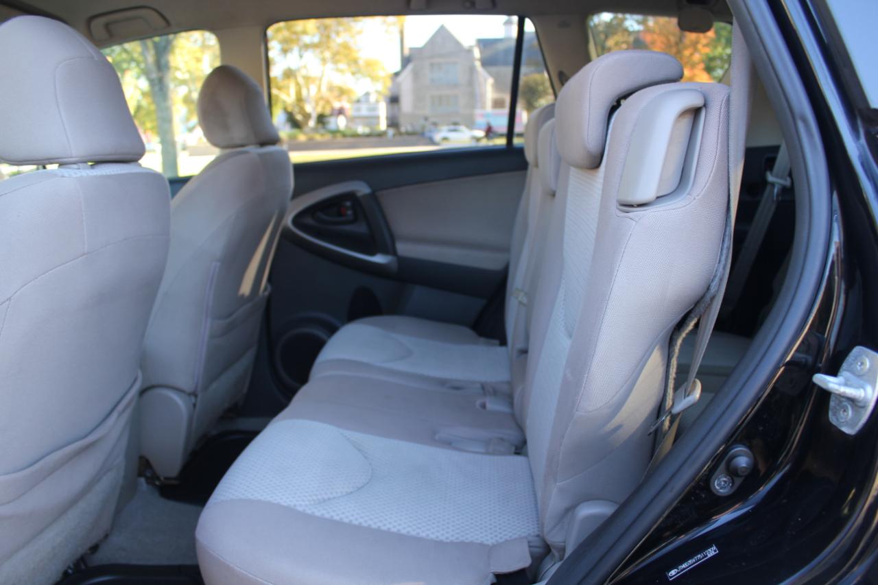 Toyota RAV4 Base I4 4WD with 3rd Row 2007