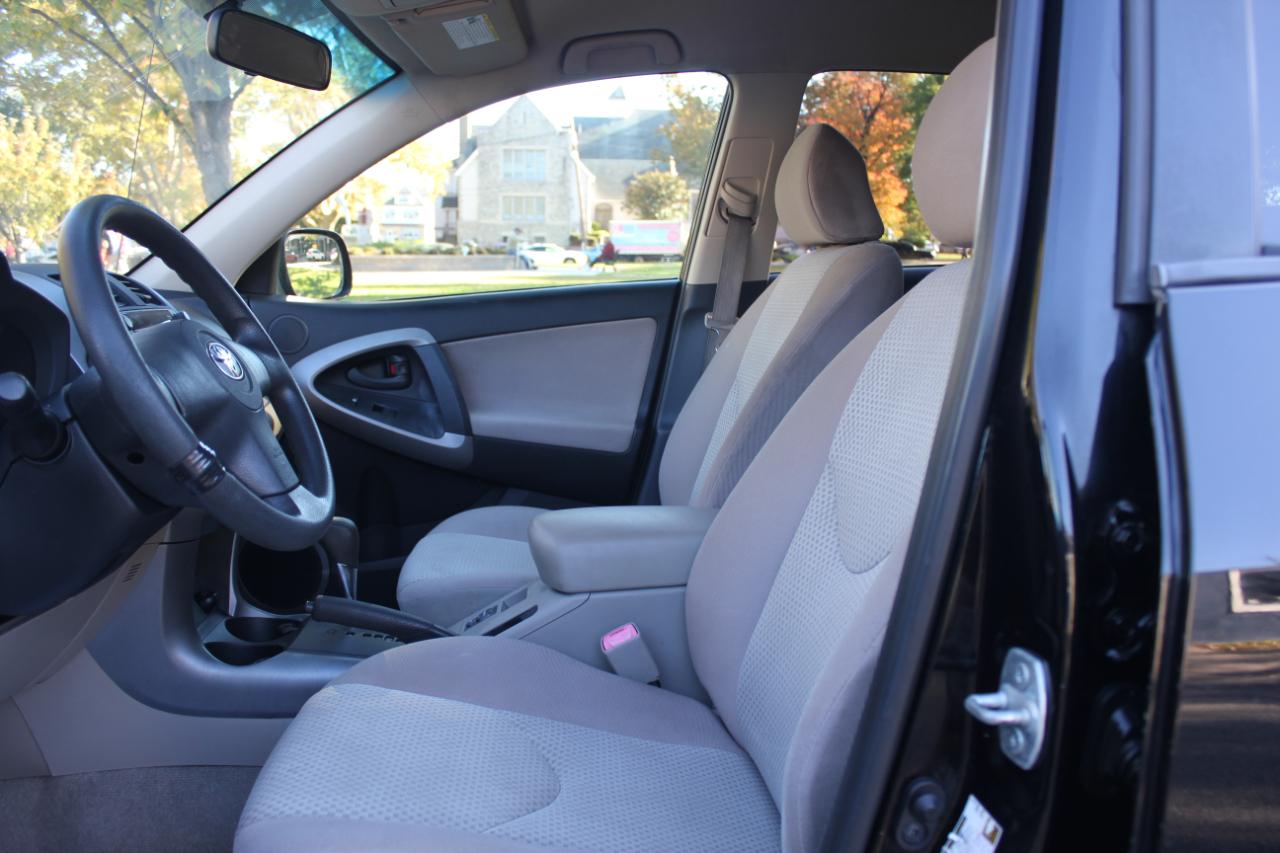 Toyota RAV4 Base I4 4WD with 3rd Row 2007
