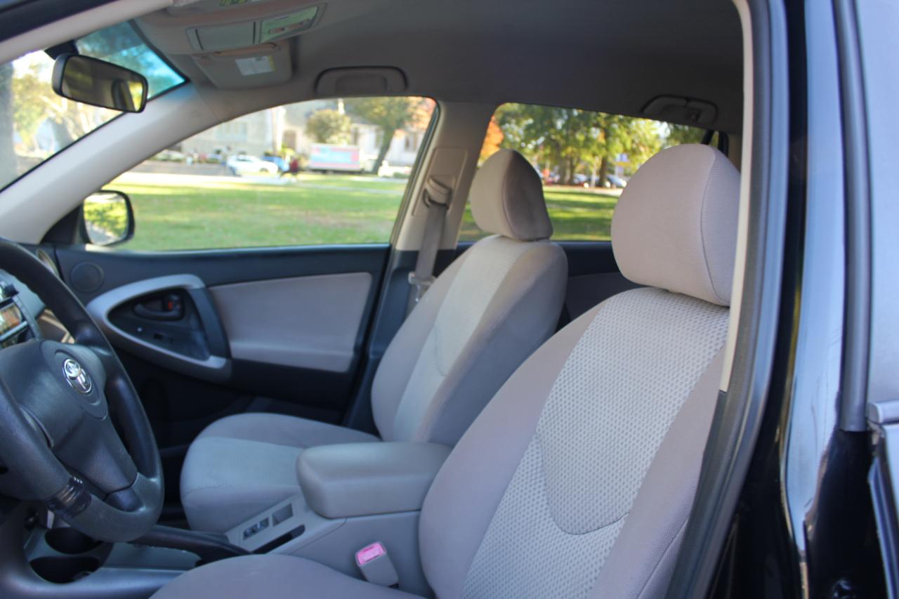 Toyota RAV4 Base I4 4WD with 3rd Row 2007