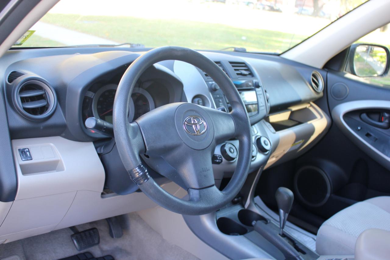 Toyota RAV4 Base I4 4WD with 3rd Row 2007