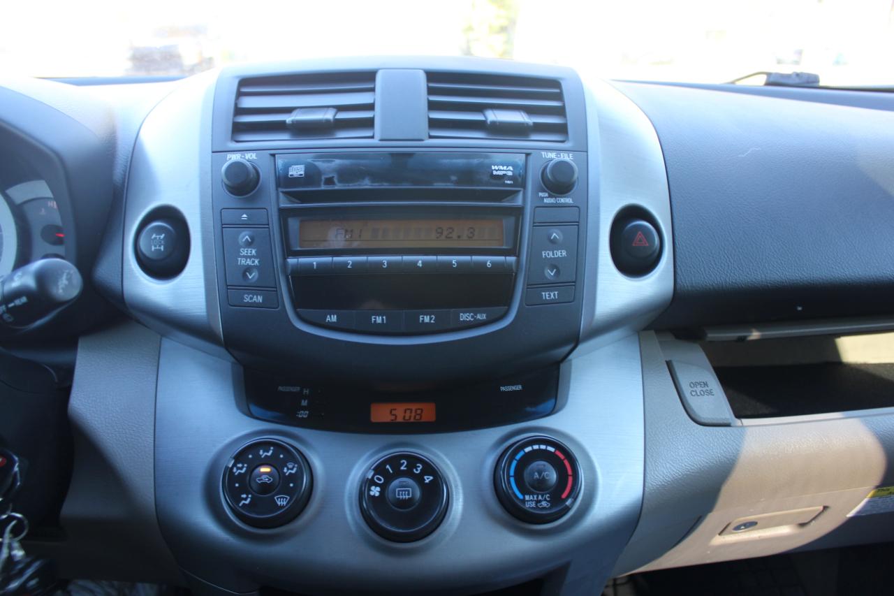 Toyota RAV4 Base I4 4WD with 3rd Row 2007
