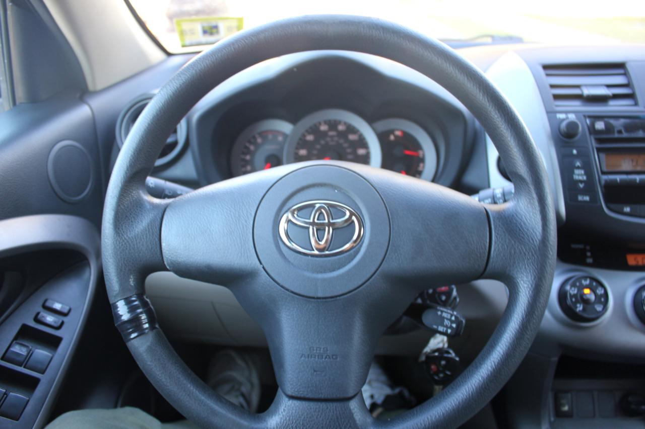 Toyota RAV4 Base I4 4WD with 3rd Row 2007