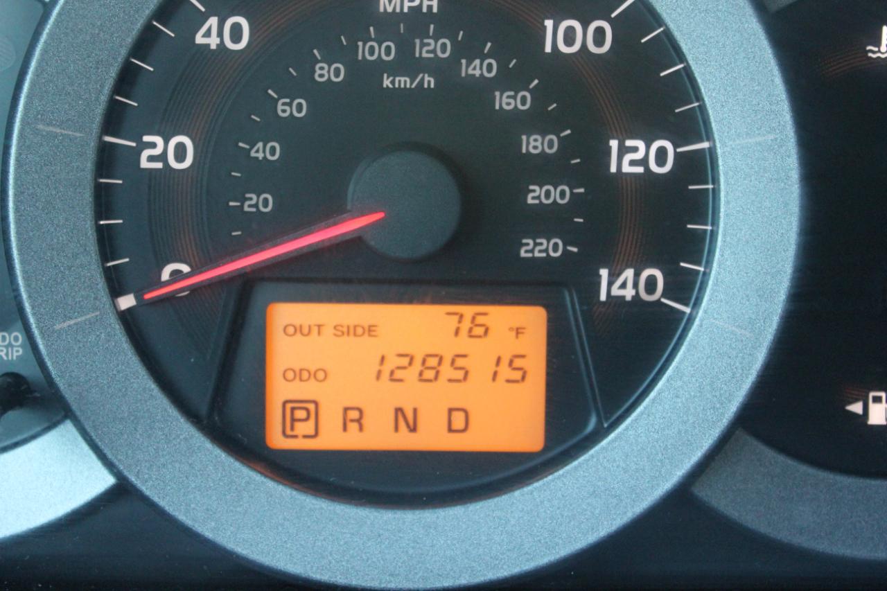 Toyota RAV4 Base I4 4WD with 3rd Row 2007