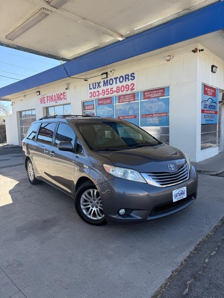 Toyota Sienna XLE FWD 8-Passenger V6 2016