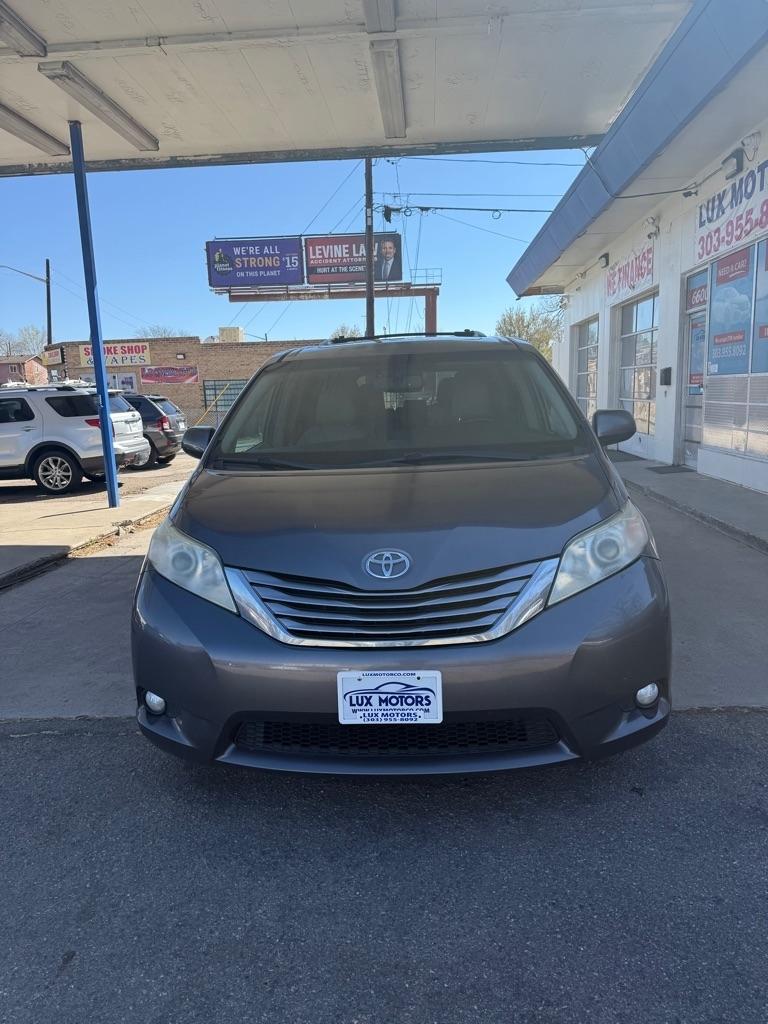 Toyota Sienna XLE FWD 8-Passenger V6 2016