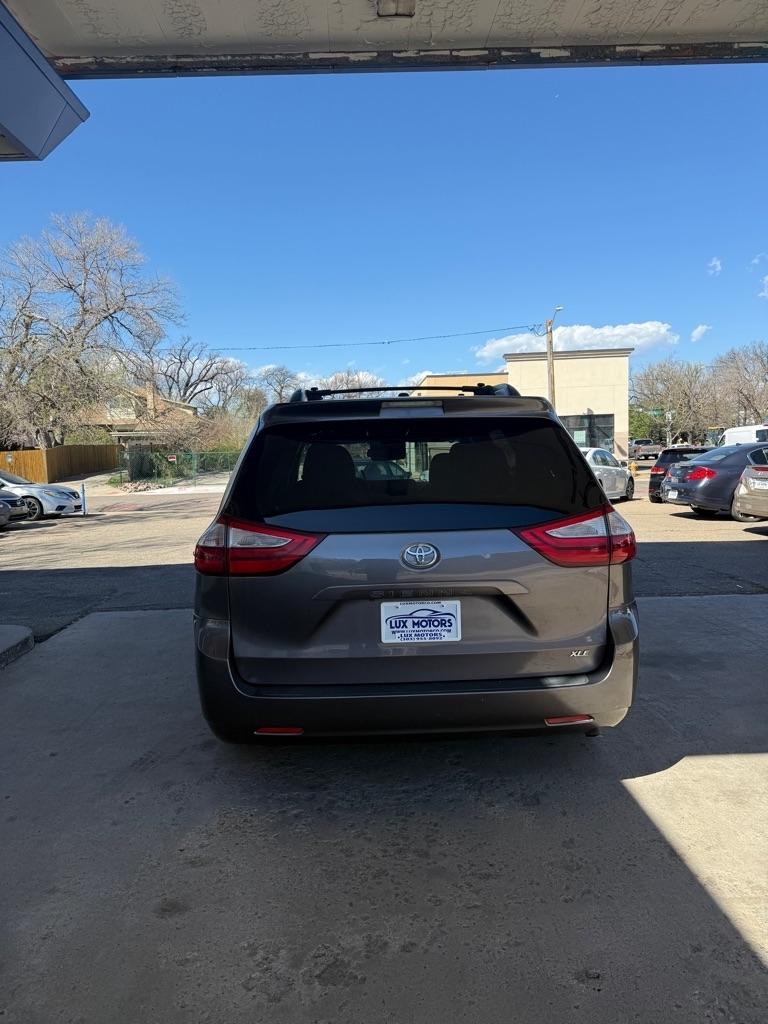 Toyota Sienna XLE FWD 8-Passenger V6 2016