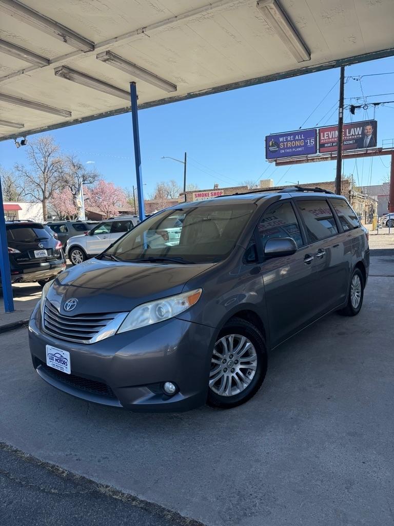 Toyota Sienna XLE FWD 8-Passenger V6 2016