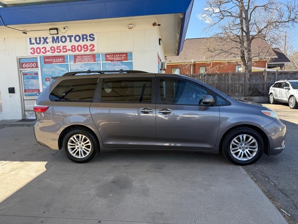 Toyota Sienna XLE FWD 8-Passenger V6 2016