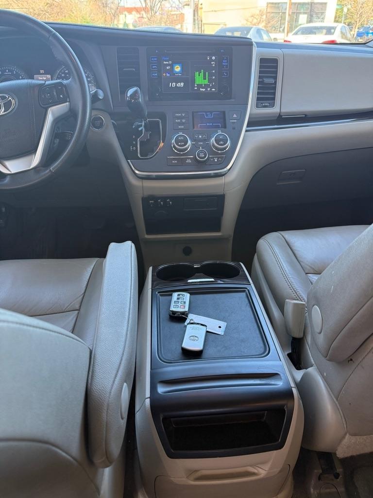 Toyota Sienna XLE FWD 8-Passenger V6 2016