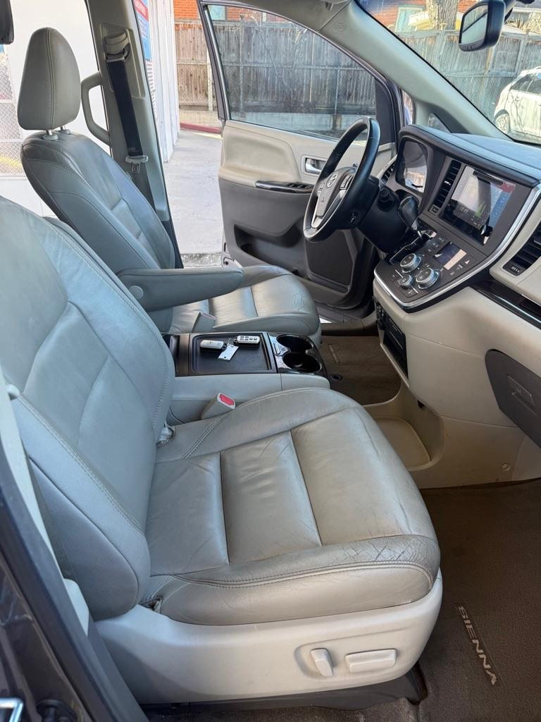 Toyota Sienna XLE FWD 8-Passenger V6 2016
