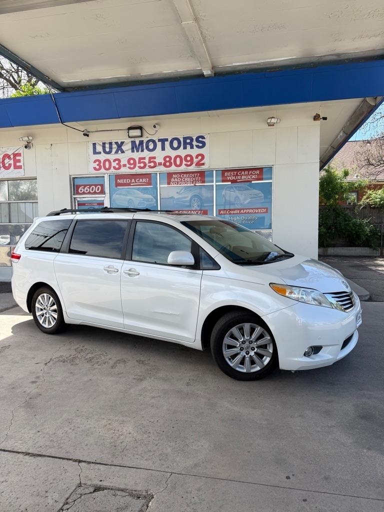 Toyota Sienna XLE FWD 8-Passenger V6 2012