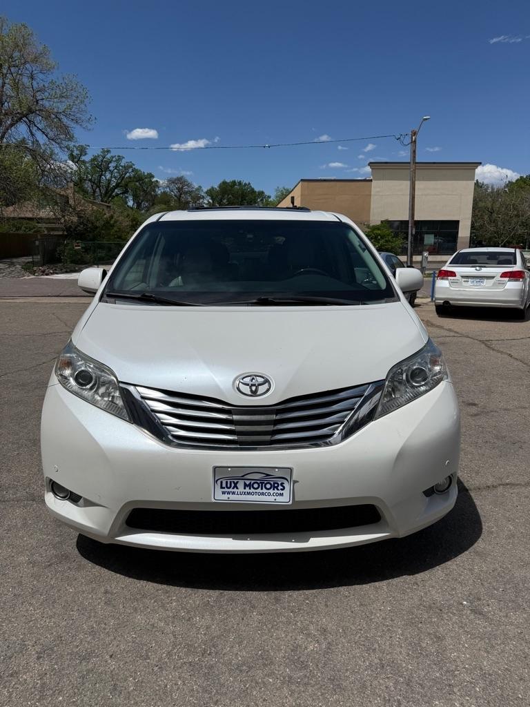 Toyota Sienna XLE FWD 8-Passenger V6 2012