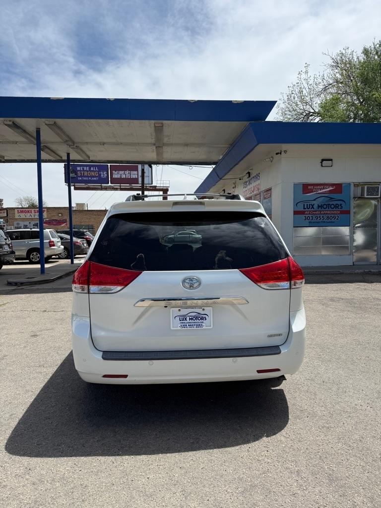 Toyota Sienna XLE FWD 8-Passenger V6 2012