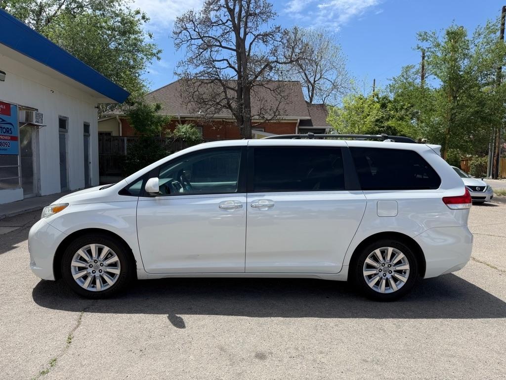 Toyota Sienna XLE FWD 8-Passenger V6 2012