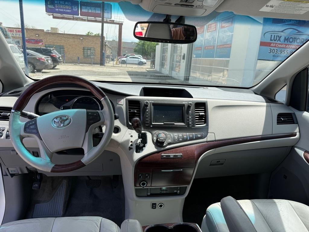 Toyota Sienna XLE FWD 8-Passenger V6 2012