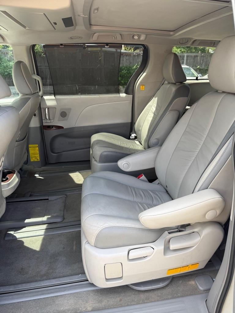 Toyota Sienna XLE FWD 8-Passenger V6 2012