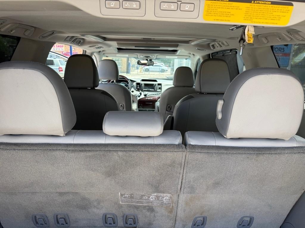 Toyota Sienna XLE FWD 8-Passenger V6 2012