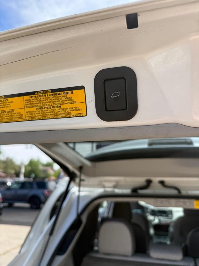 Toyota Sienna XLE FWD 8-Passenger V6 2012