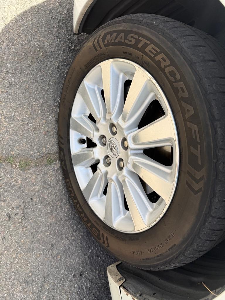Toyota Sienna XLE FWD 8-Passenger V6 2012
