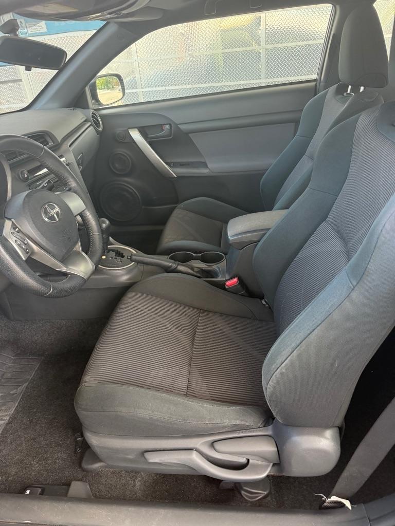 Scion tC Sports Coupe 6-Spd AT 2011