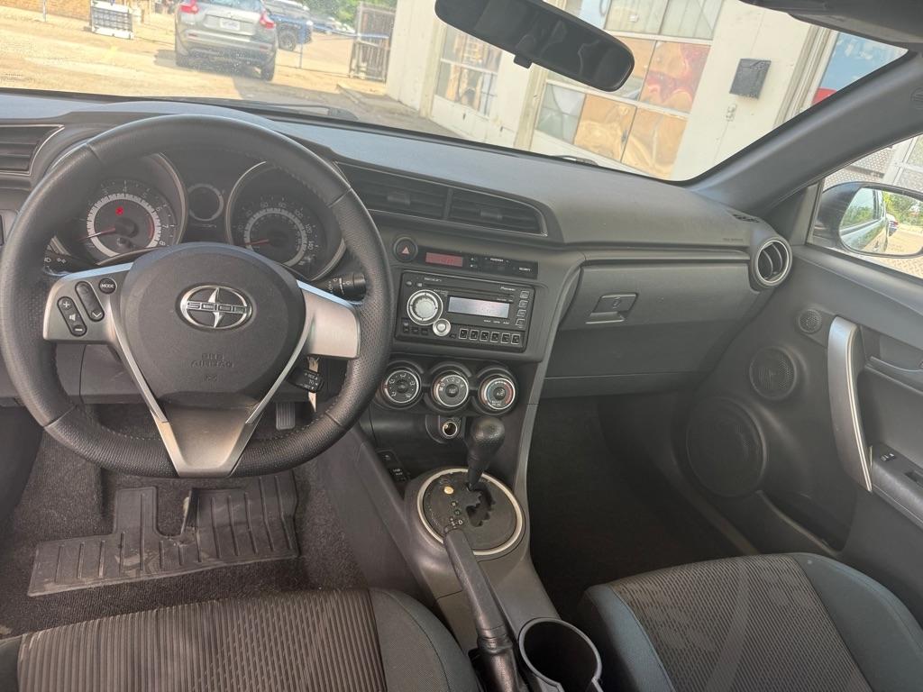 Scion tC Sports Coupe 6-Spd AT 2011