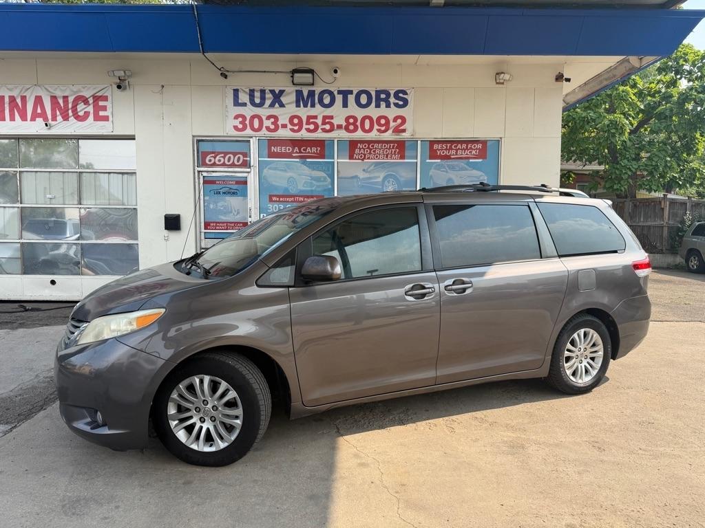 Toyota Sienna XLE FWD 8-Passenger V6 2013
