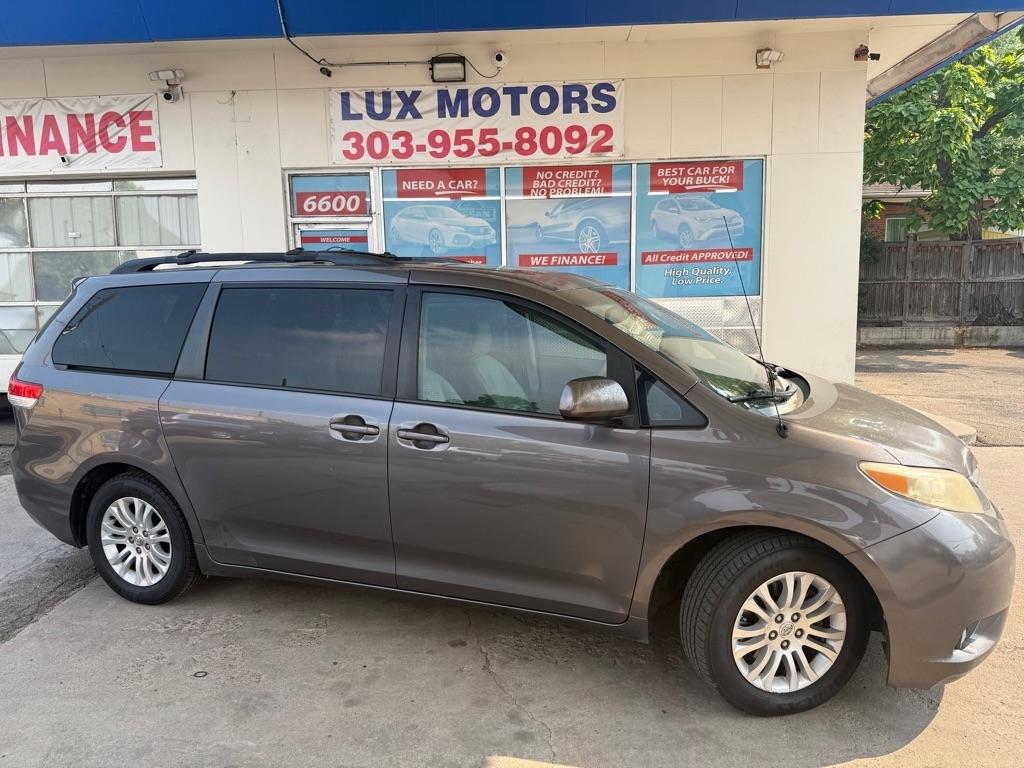 Toyota Sienna XLE FWD 8-Passenger V6 2013