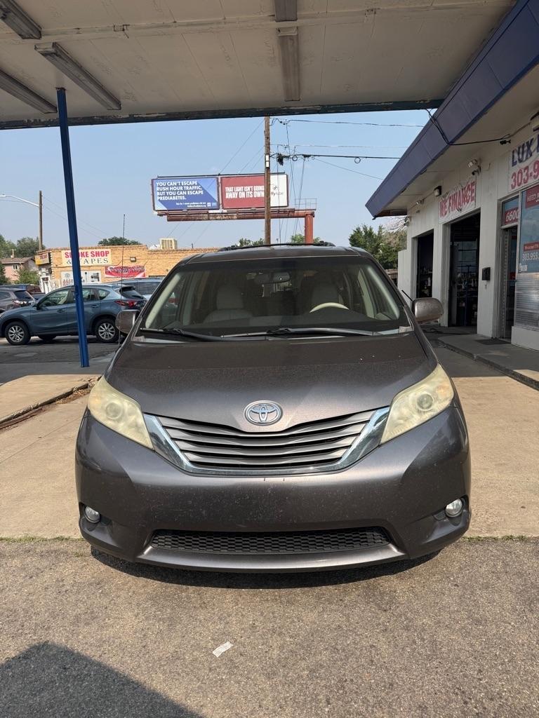 Toyota Sienna XLE FWD 8-Passenger V6 2013