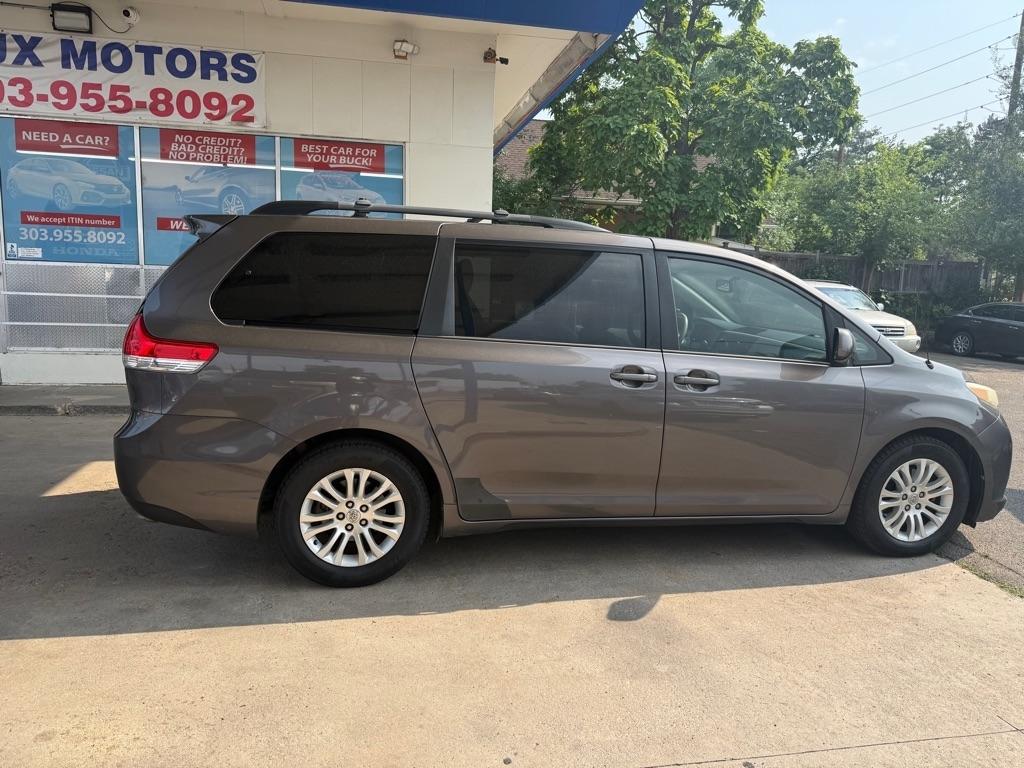 Toyota Sienna XLE FWD 8-Passenger V6 2013
