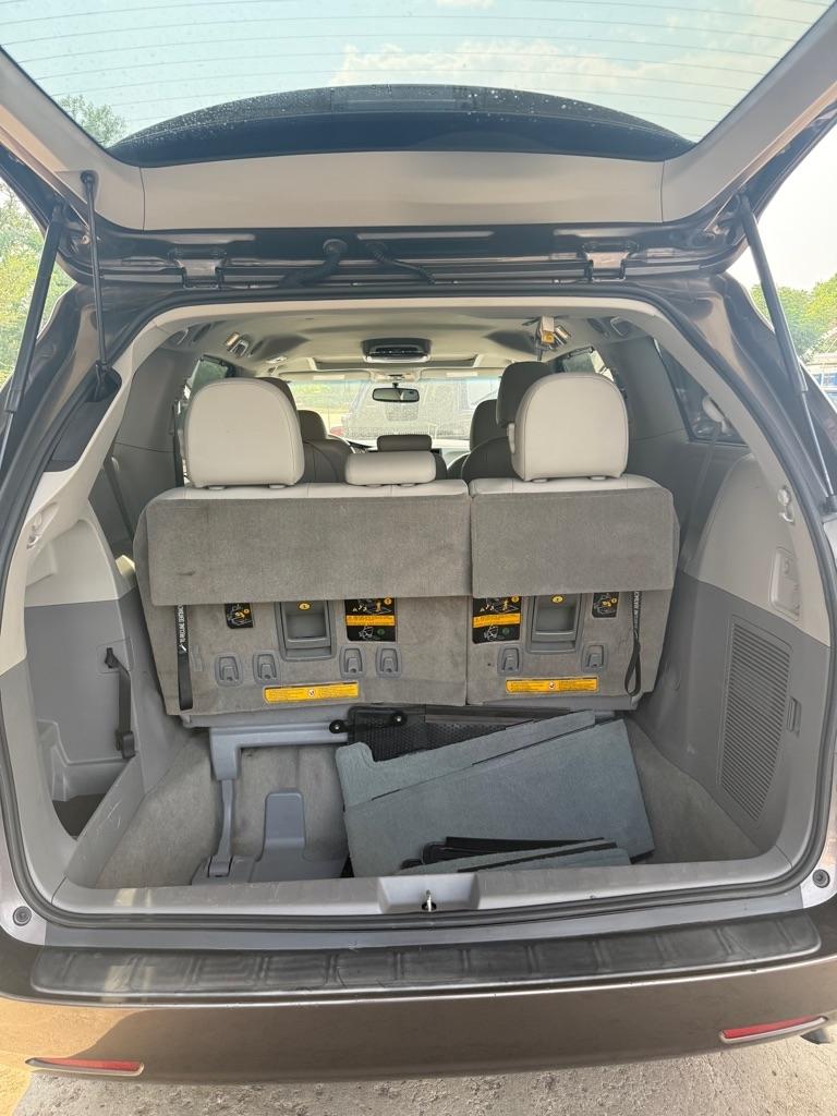 Toyota Sienna XLE FWD 8-Passenger V6 2013